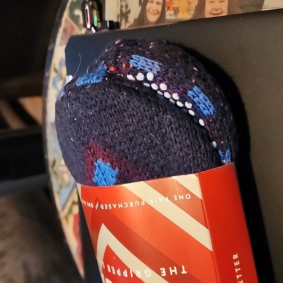 Bombas The Gripper Slipper NWT medium (8-10.5) true to size - Picture 3 of 7